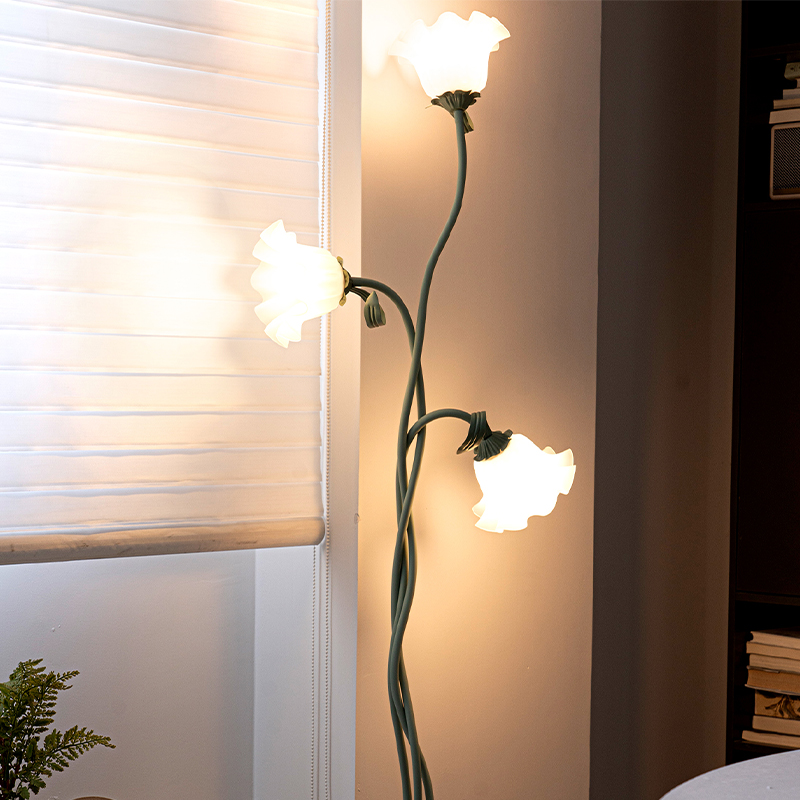 Floor Lamp Arched - Lily Flower Lâmpada de Assoalho, Luz